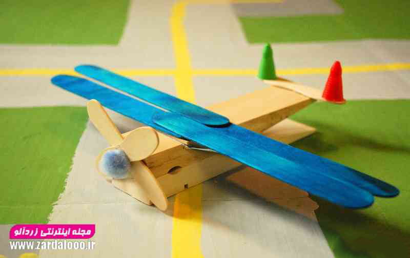 با وسایل ساده برای کودکان کاردستی هواپیما بسازید