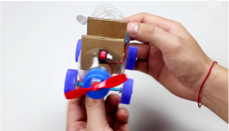 ساخت کاردستی ماشین برای بچه با مواد دور ریختی و آرمیچر