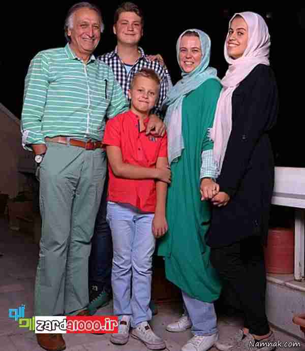 عکسی از احمد نجفی و همسر و فرزندانش