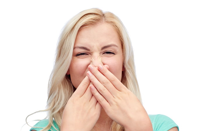 علت و علائم و راه های درمان طبیعی بوی بد دهان